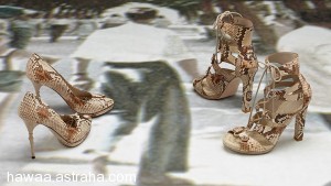 300963